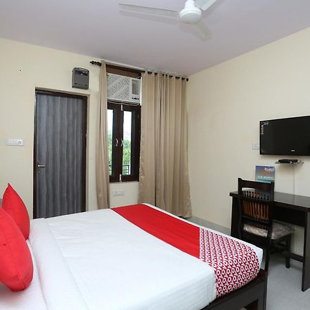 โอโย 15738 โฮเต็ล ออว์ซัม วิลลา Hotel คูร์เคาน์ ภายนอก รูปภาพ