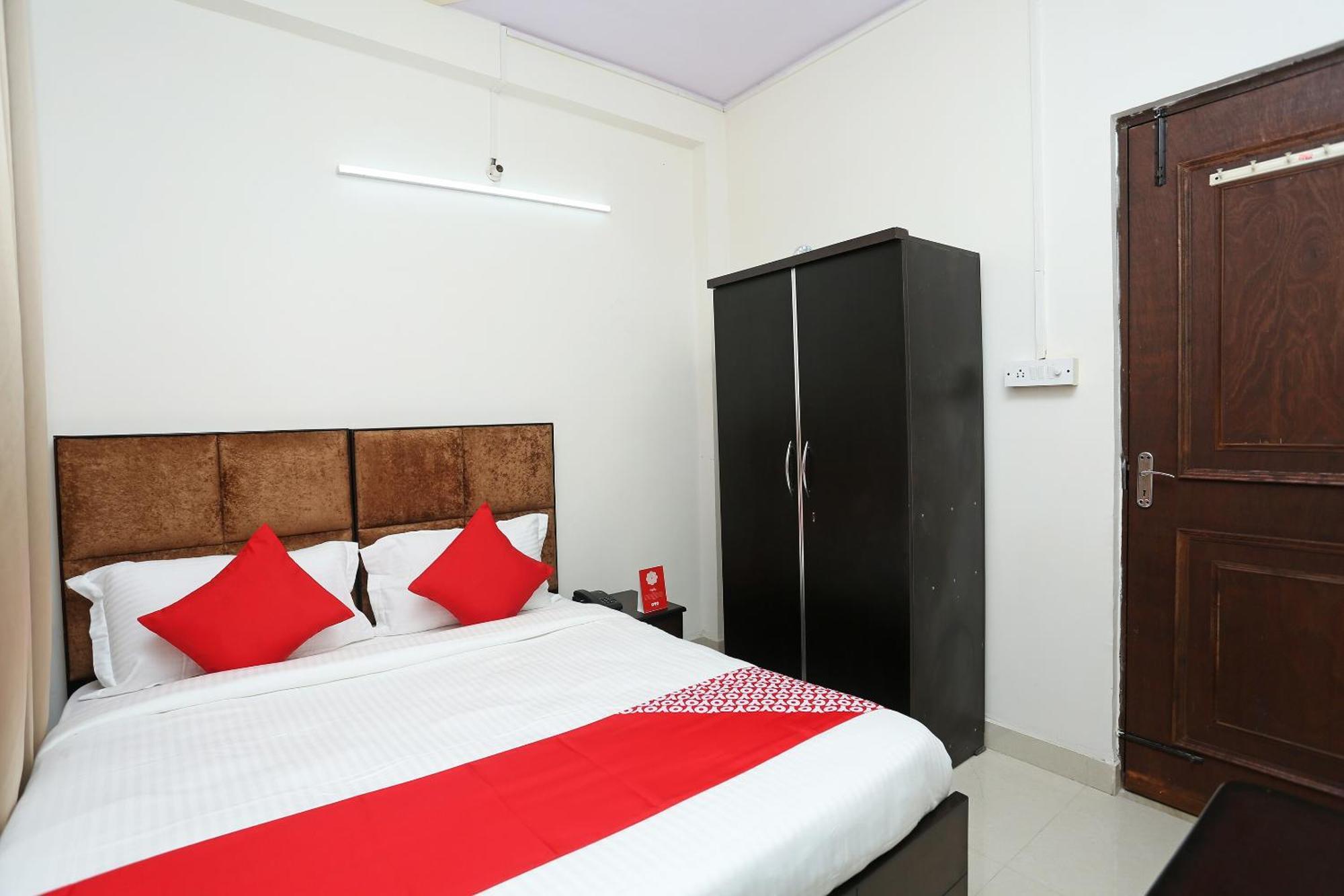 โอโย 15738 โฮเต็ล ออว์ซัม วิลลา Hotel คูร์เคาน์ ภายนอก รูปภาพ